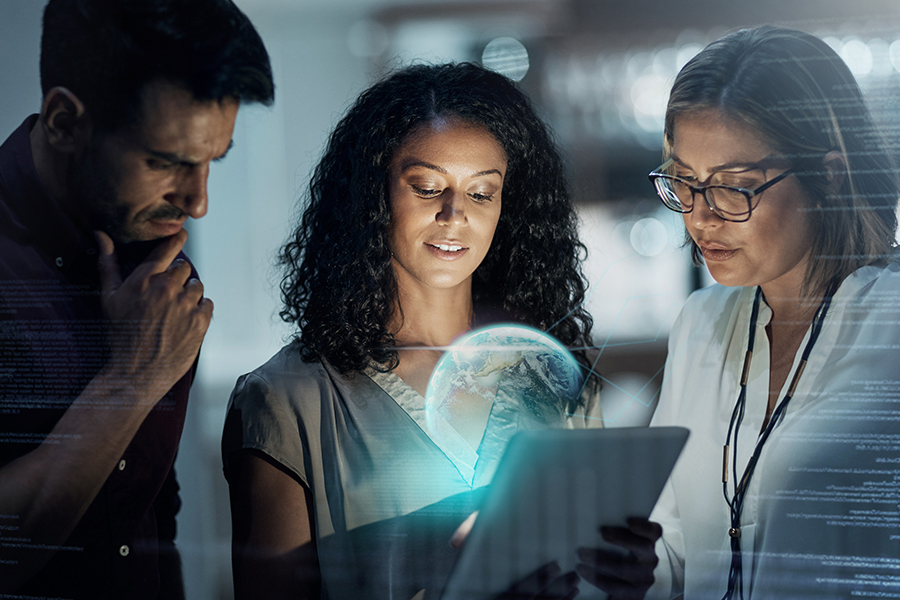 Em um futuro cada vez mais interessado na AI, adotar tecnologias de inteligência artificial vai além da infraestrutura e algoritmos — exige uma cultura organizacional sólida que valorize aprendizado contínuo, colaboração e adaptação. A cultura é o solo fértil onde a IA floresce. Sem ela, iniciativas podem esbarrar em resistência, empoderamento limitado e falhas em escala.